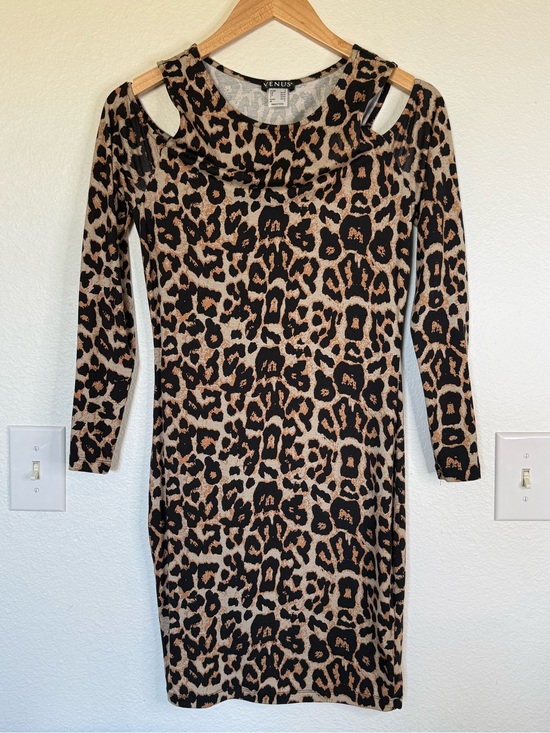 VENUS Dresses & Skirts - Venus Leopard Print Cold Shoulder Long Sleeve Bodycon Mini Dress Women’s Size S